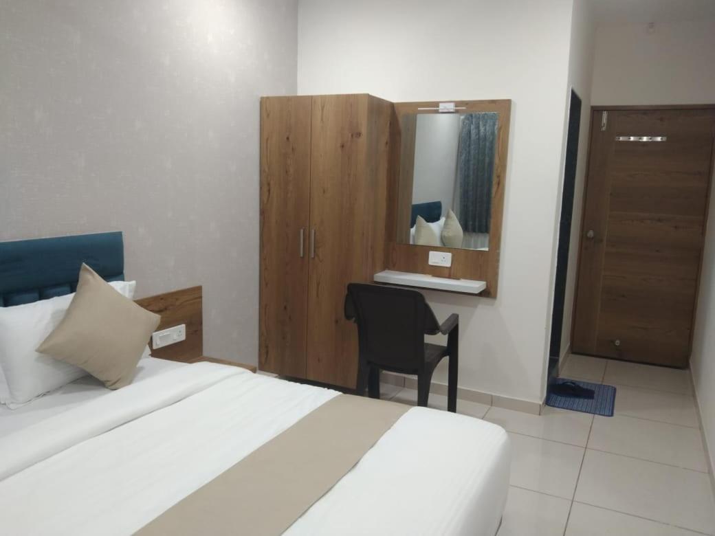 Hotel Md Residency Ānand Εξωτερικό φωτογραφία