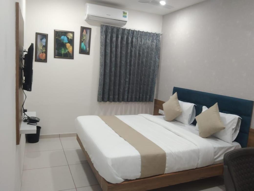 Hotel Md Residency Ānand Εξωτερικό φωτογραφία