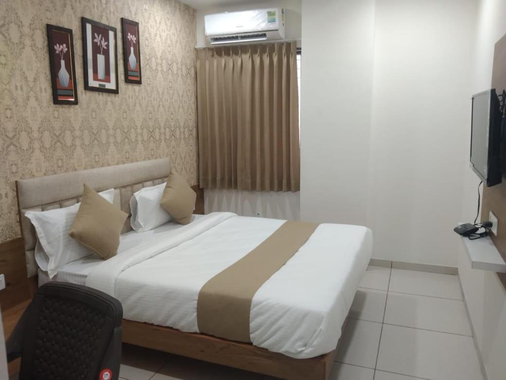 Hotel Md Residency Ānand Εξωτερικό φωτογραφία