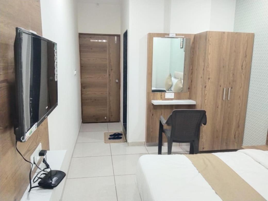 Hotel Md Residency Ānand Εξωτερικό φωτογραφία