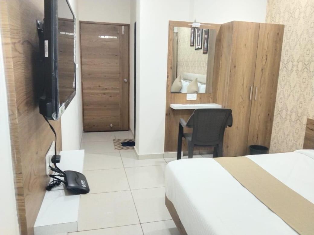 Hotel Md Residency Ānand Εξωτερικό φωτογραφία