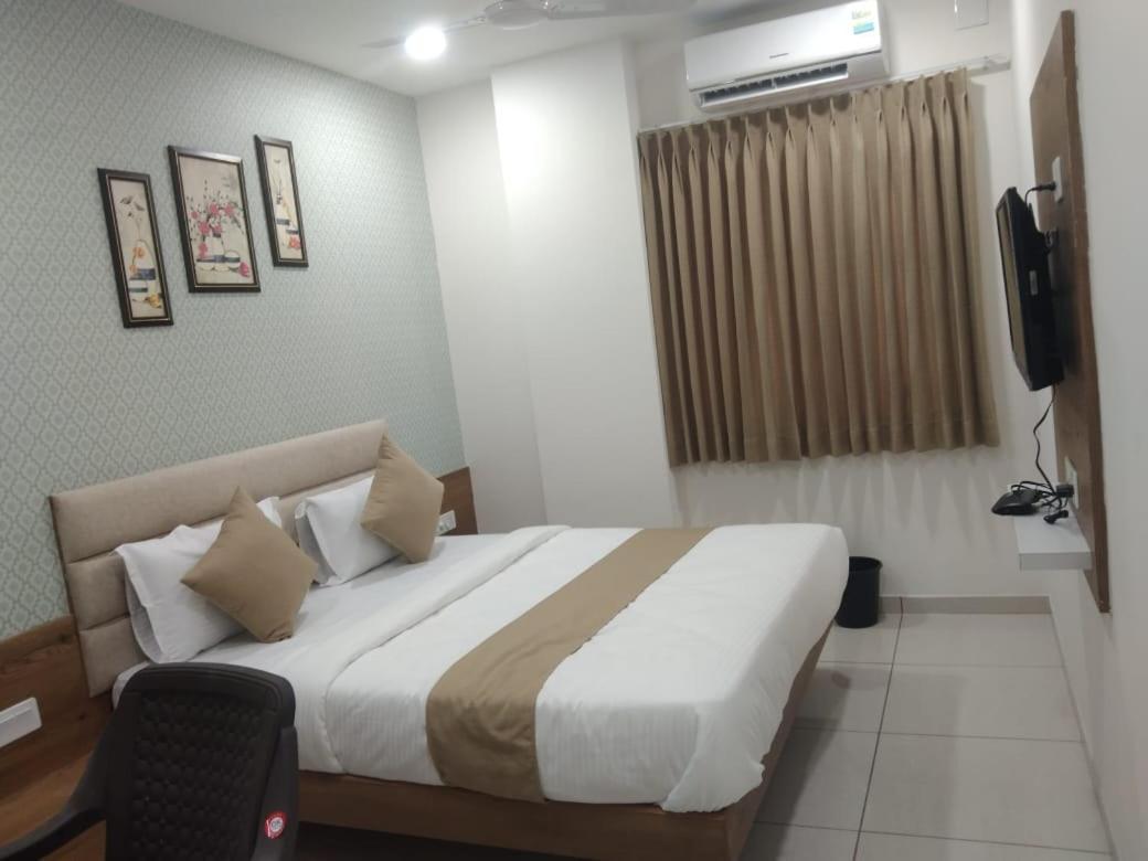 Hotel Md Residency Ānand Εξωτερικό φωτογραφία