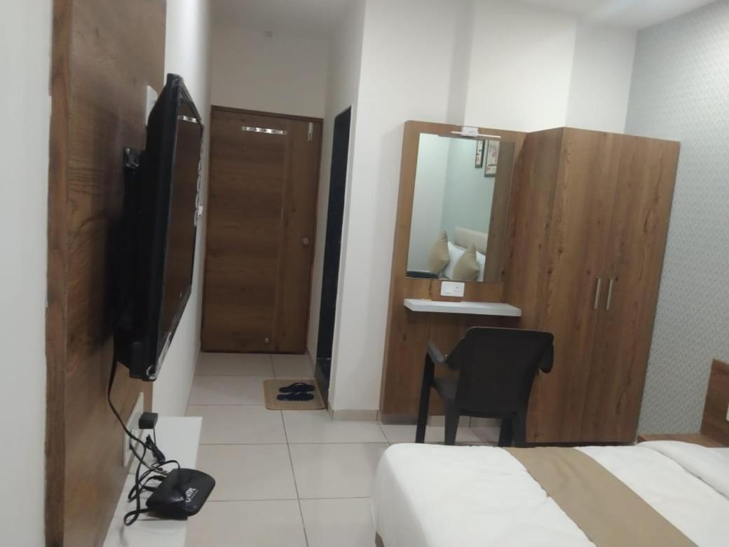 Hotel Md Residency Ānand Εξωτερικό φωτογραφία