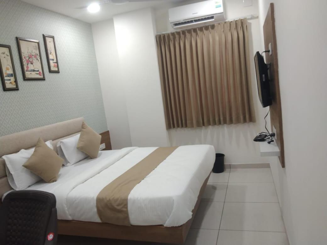 Hotel Md Residency Ānand Εξωτερικό φωτογραφία
