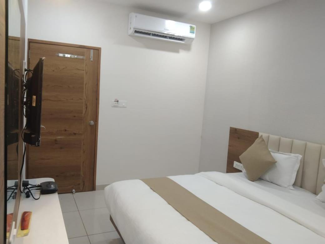 Hotel Md Residency Ānand Εξωτερικό φωτογραφία