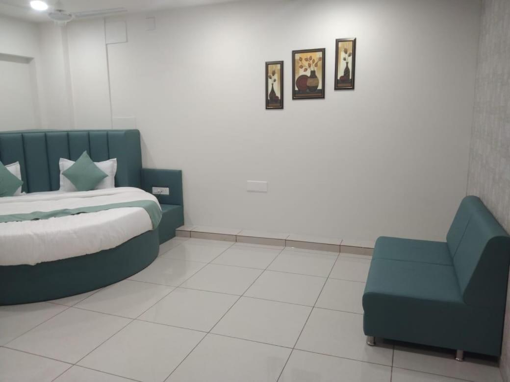 Hotel Md Residency Ānand Εξωτερικό φωτογραφία