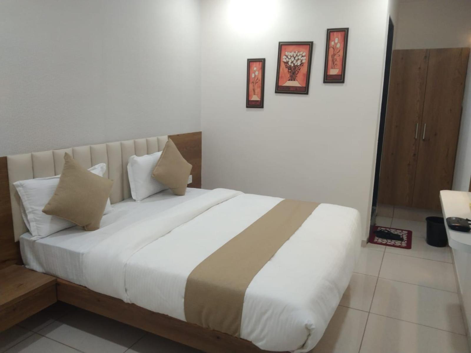 Hotel Md Residency Ānand Εξωτερικό φωτογραφία
