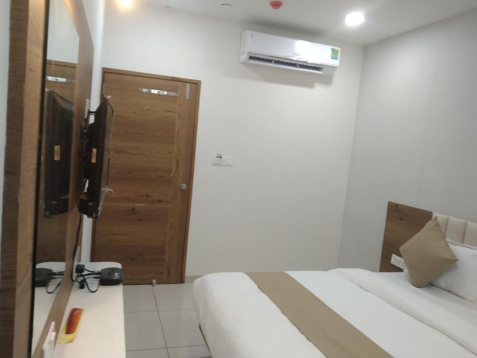 Hotel Md Residency Ānand Εξωτερικό φωτογραφία