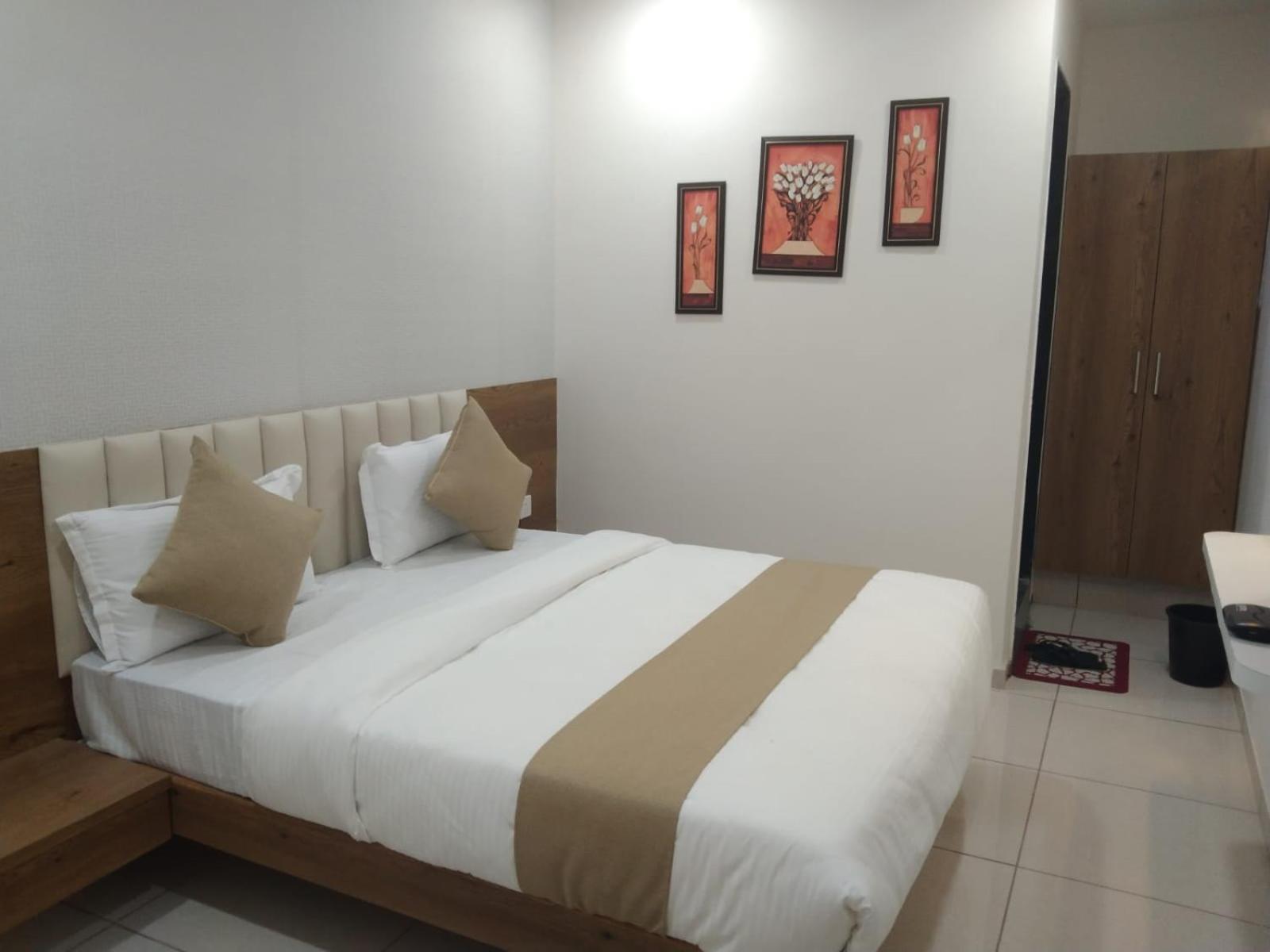 Hotel Md Residency Ānand Εξωτερικό φωτογραφία